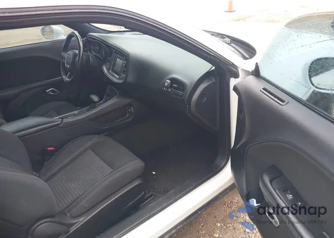 2015 Dodge Challenger Sxt z USA, uszkodzony, nr VIN 2C3CDZAG4FH811097